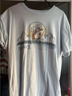 Buc-ees Light Gray Graphic Short Sleeve Tee with Mountain & Beaver Motif